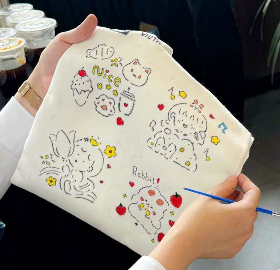 Workshop Vẽ Túi Tote (Painting on Tote Bag) Workshop Vẽ Túi Tote (Painting on Tote Bag)