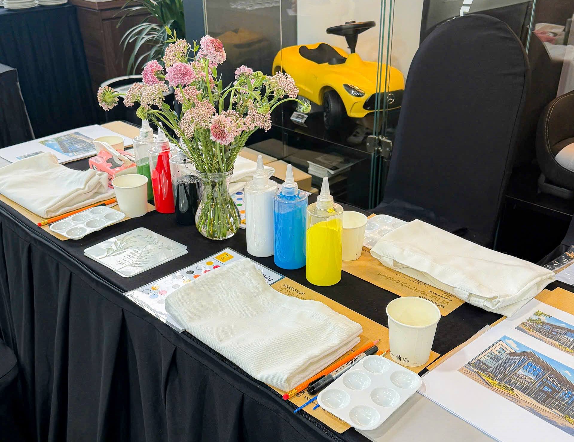 Workshop Vẽ Túi Tote (Painting on Tote Bag) Workshop Vẽ Túi Tote (Painting on Tote Bag)