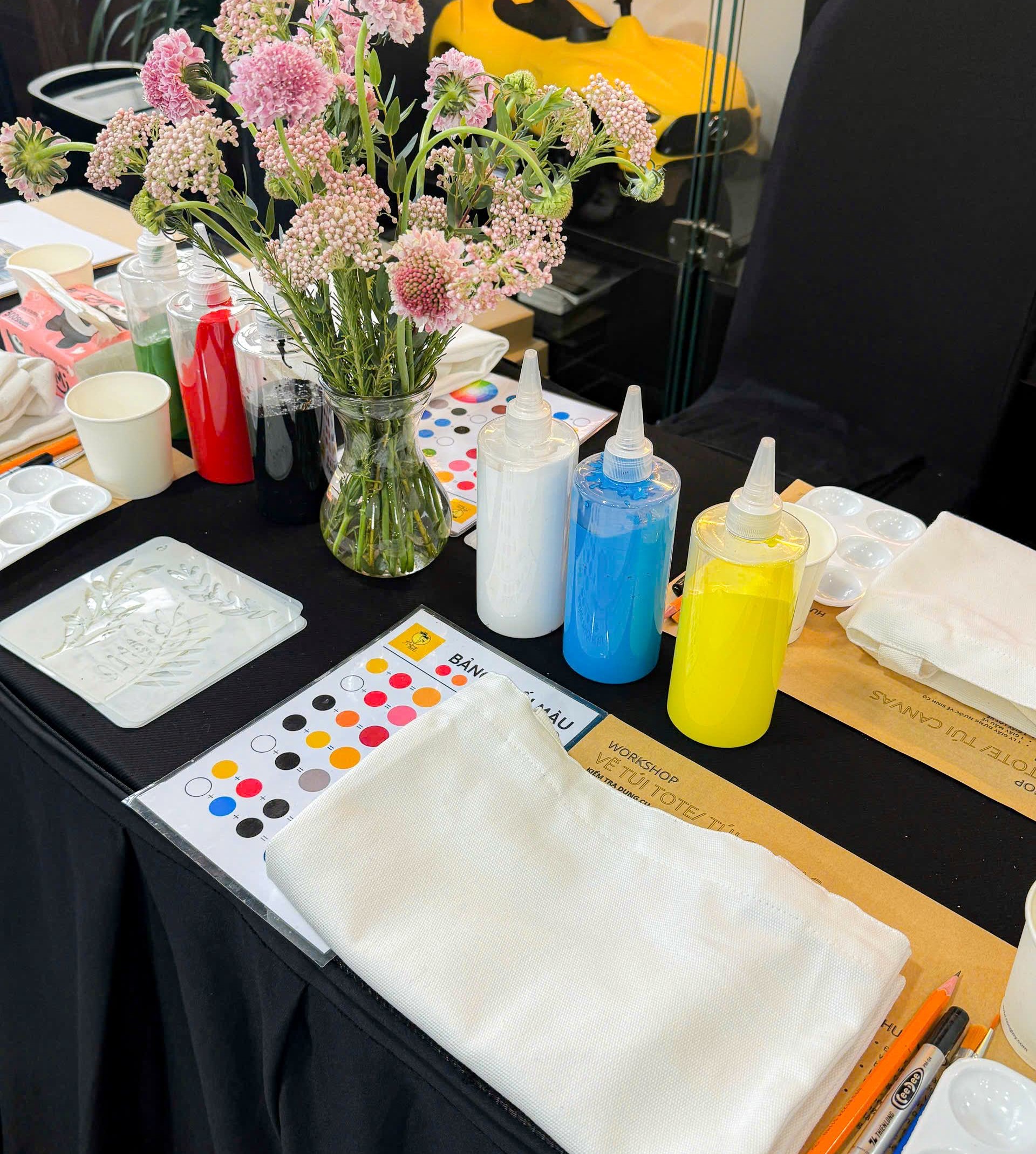 Workshop Vẽ Túi Tote (Painting on Tote Bag) Workshop Vẽ Túi Tote (Painting on Tote Bag)