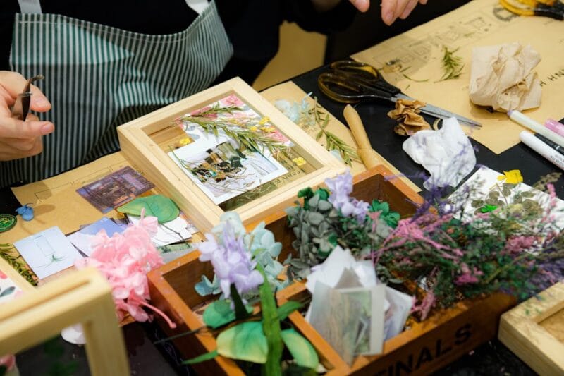 Workshop Khung Tranh Hoa (Pressed Dried Flower Frame)