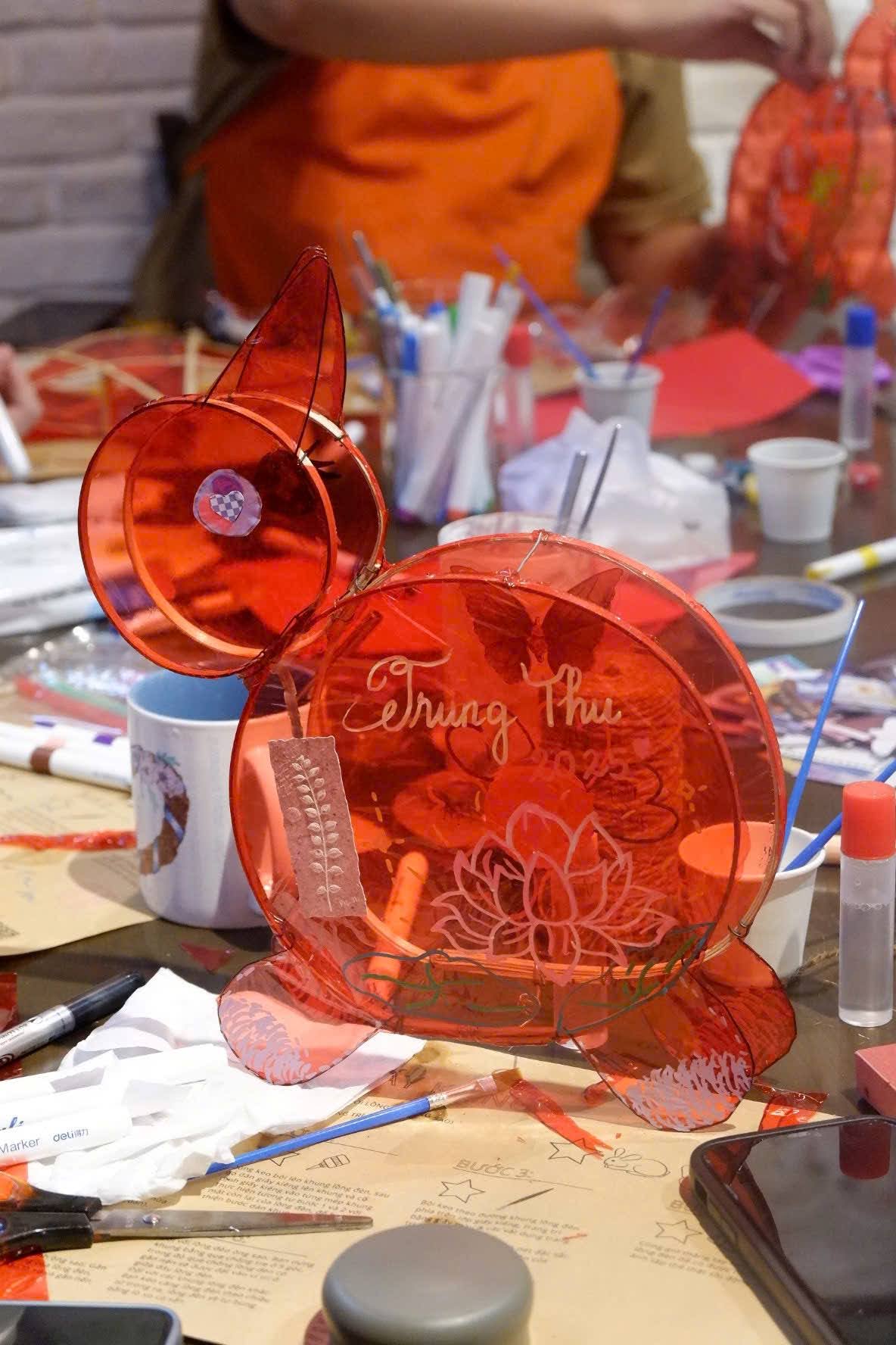 Workshop Lồng Đèn Giấy Kiếng (Cellophane Lanterns)