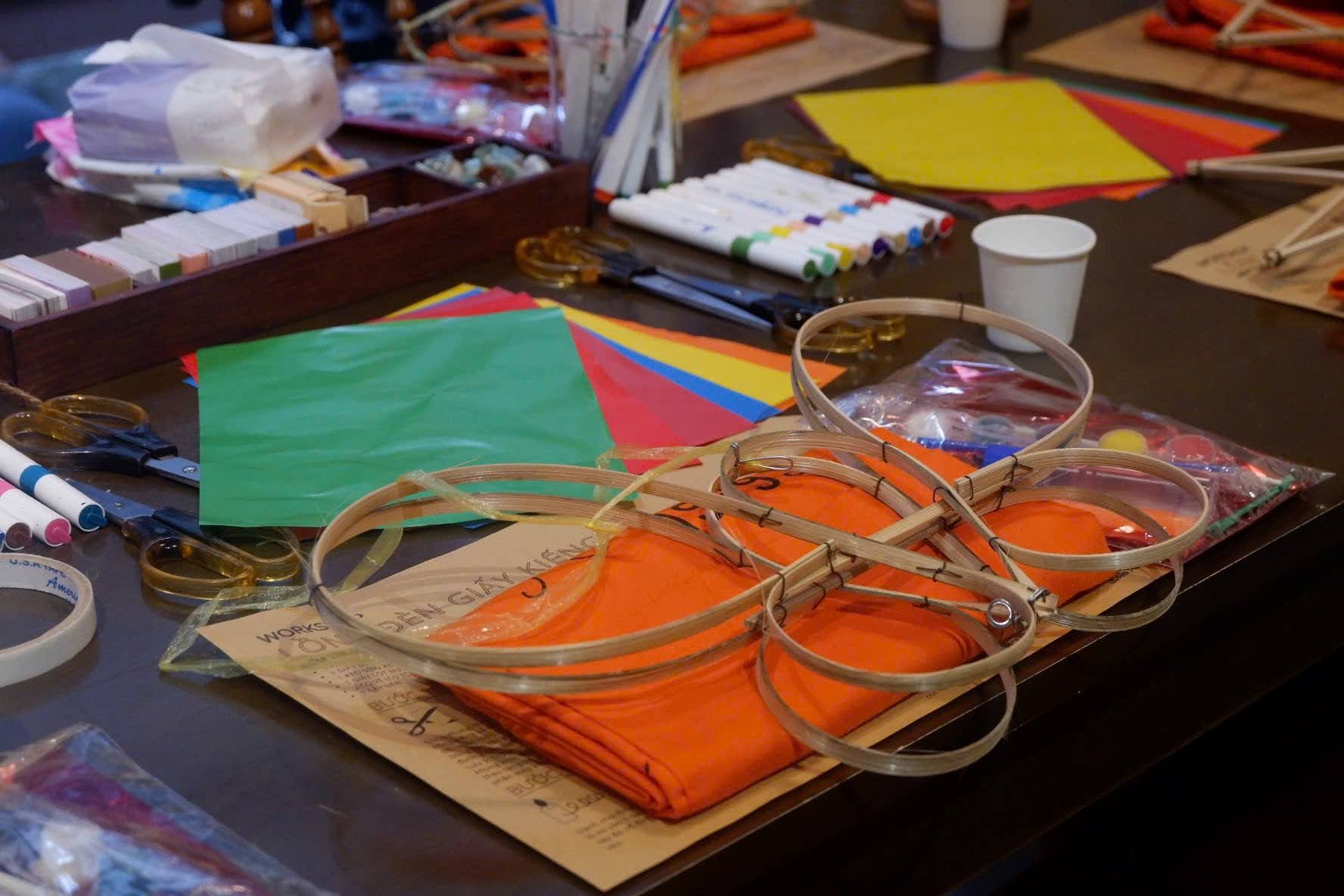 Workshop Lồng Đèn Giấy Kiếng (Cellophane Lanterns)