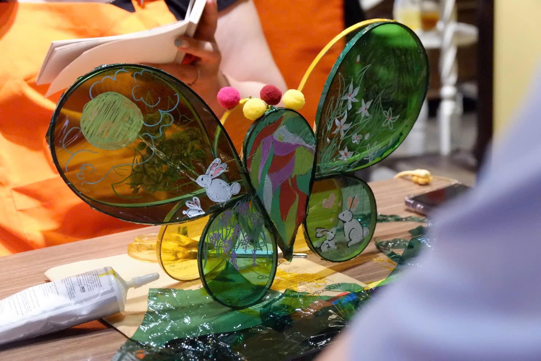 Workshop Lồng Đèn Giấy Kiếng (Cellophane Lanterns)