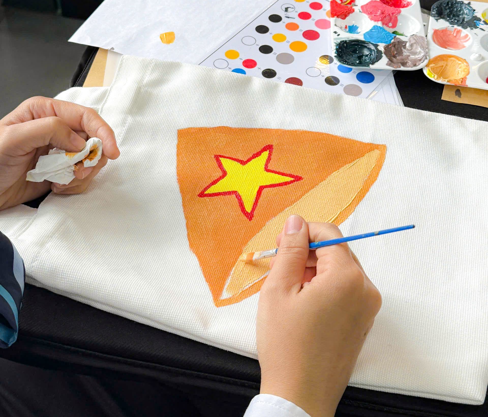 Workshop Vẽ Túi Tote (Painting on Tote Bag) Workshop Vẽ Túi Tote (Painting on Tote Bag)