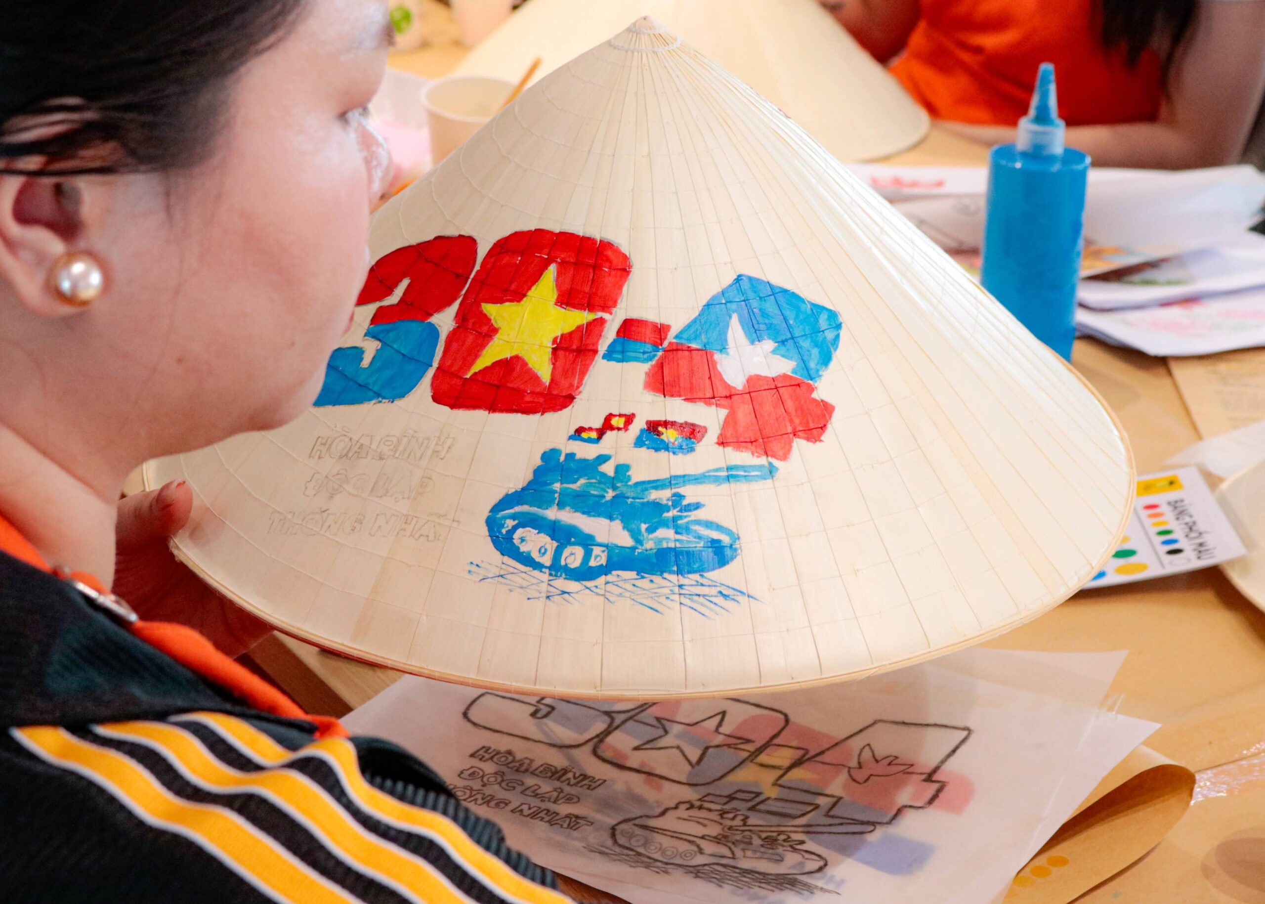 Workshop Doanh Nghiệp - Trang Trí Nón Lá (Drawing Vietnamese Conical Hat)