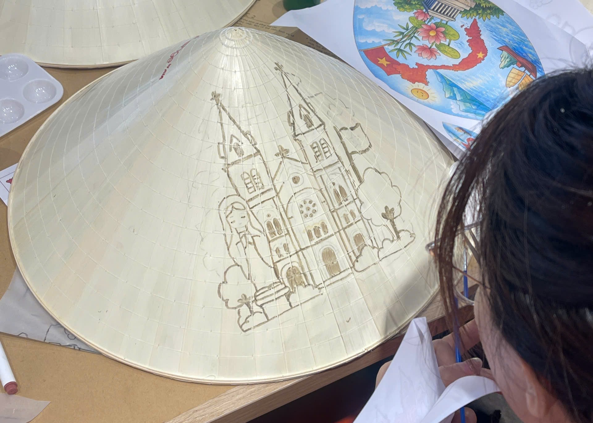 Workshop Doanh Nghiệp - Trang Trí Nón Lá (Drawing Vietnamese Conical Hat)