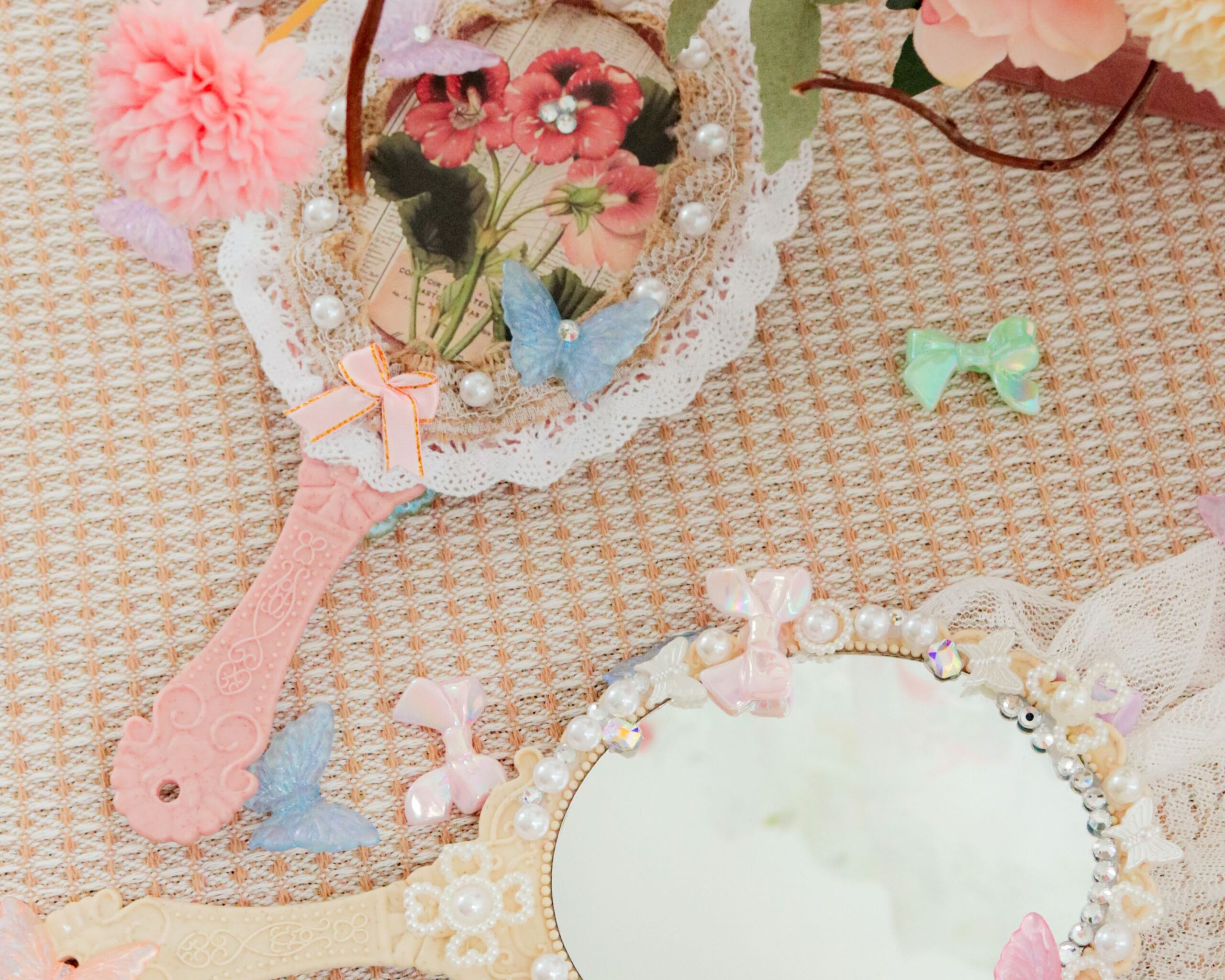 Workshop Doanh Nghiệp - Trang Trí Gương/Lược (Mirror & Comb Decoration)