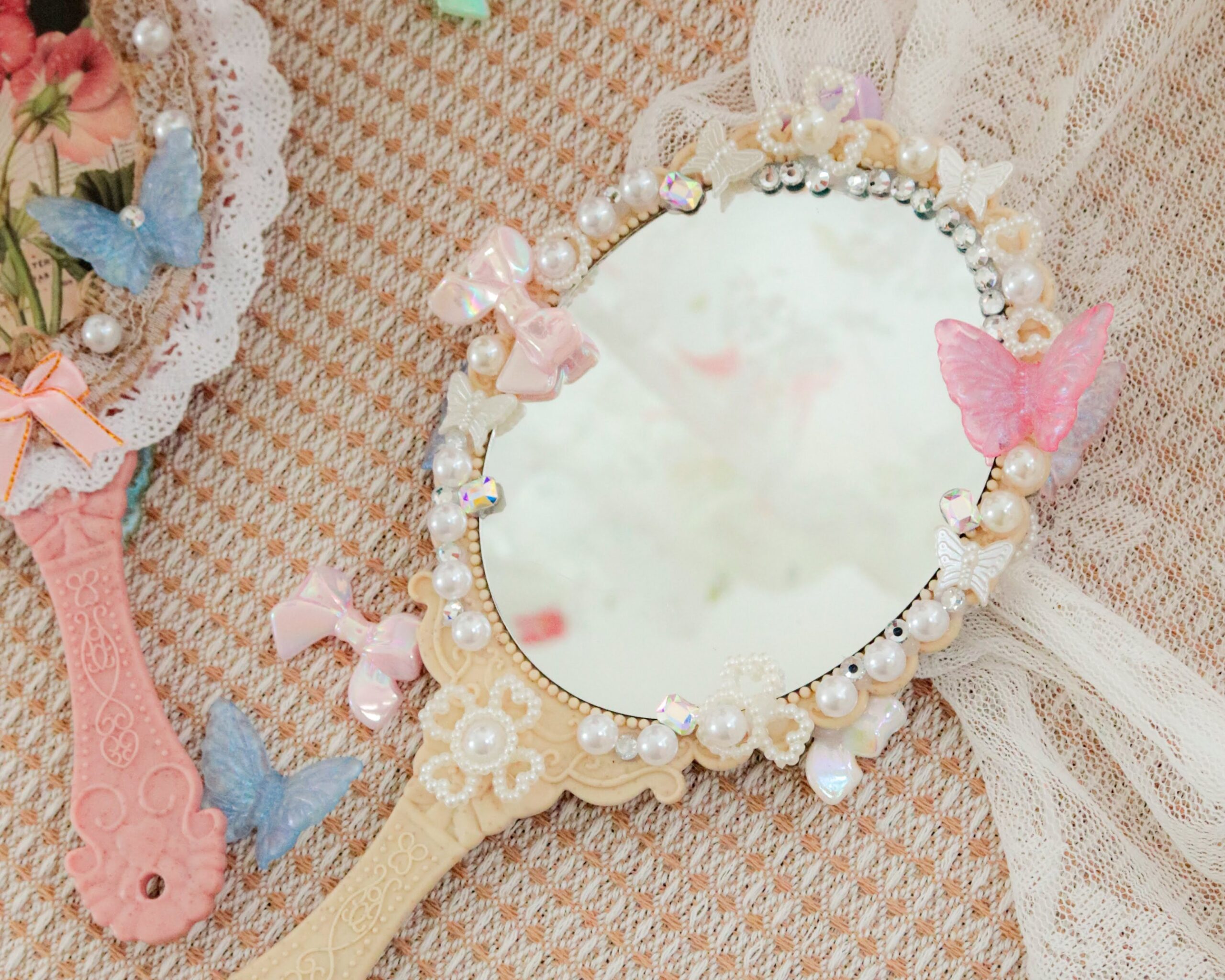 Workshop Doanh Nghiệp - Trang Trí Gương/Lược (Mirror & Comb Decoration)