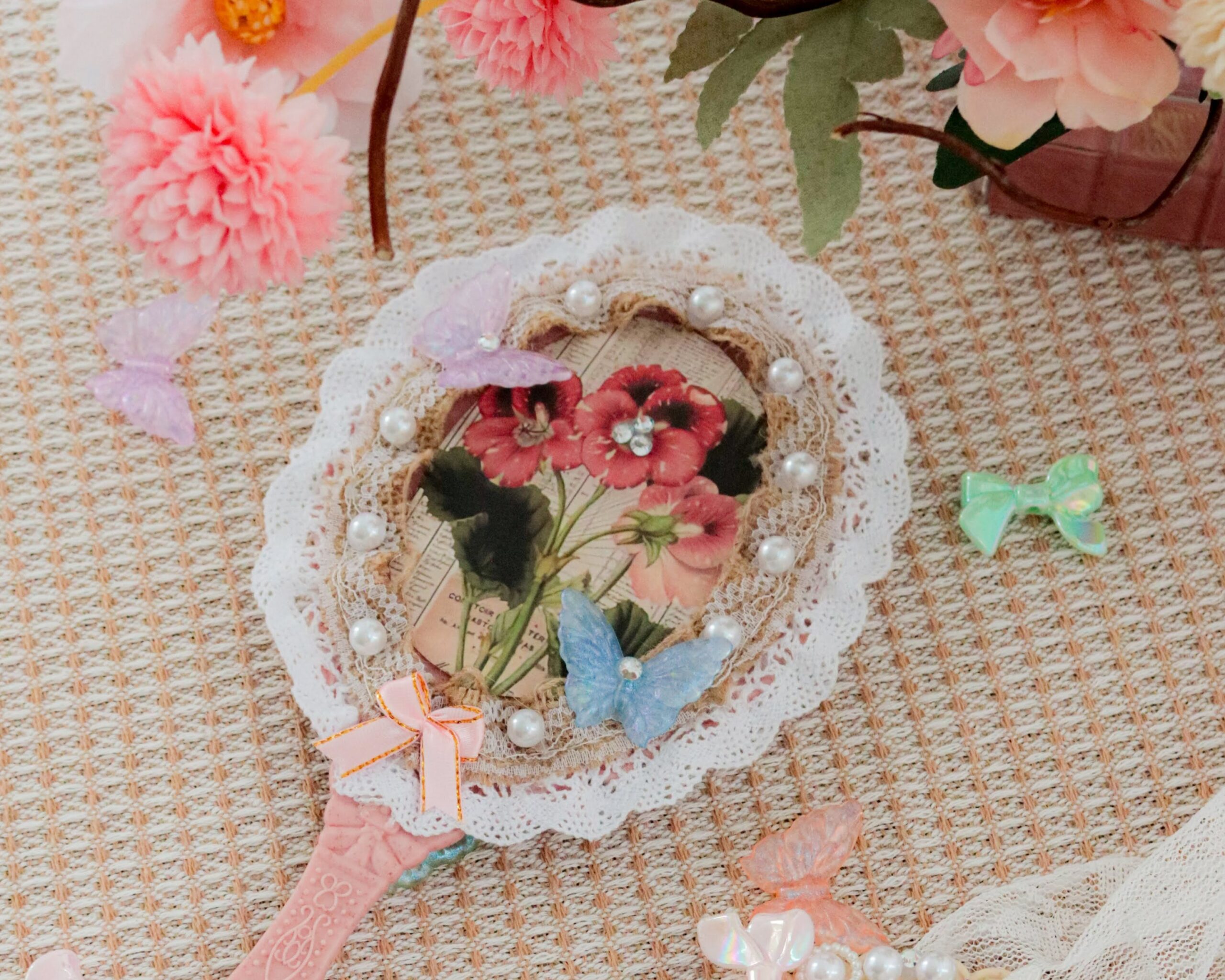Workshop Doanh Nghiệp - Trang Trí Gương/Lược (Mirror & Comb Decoration)