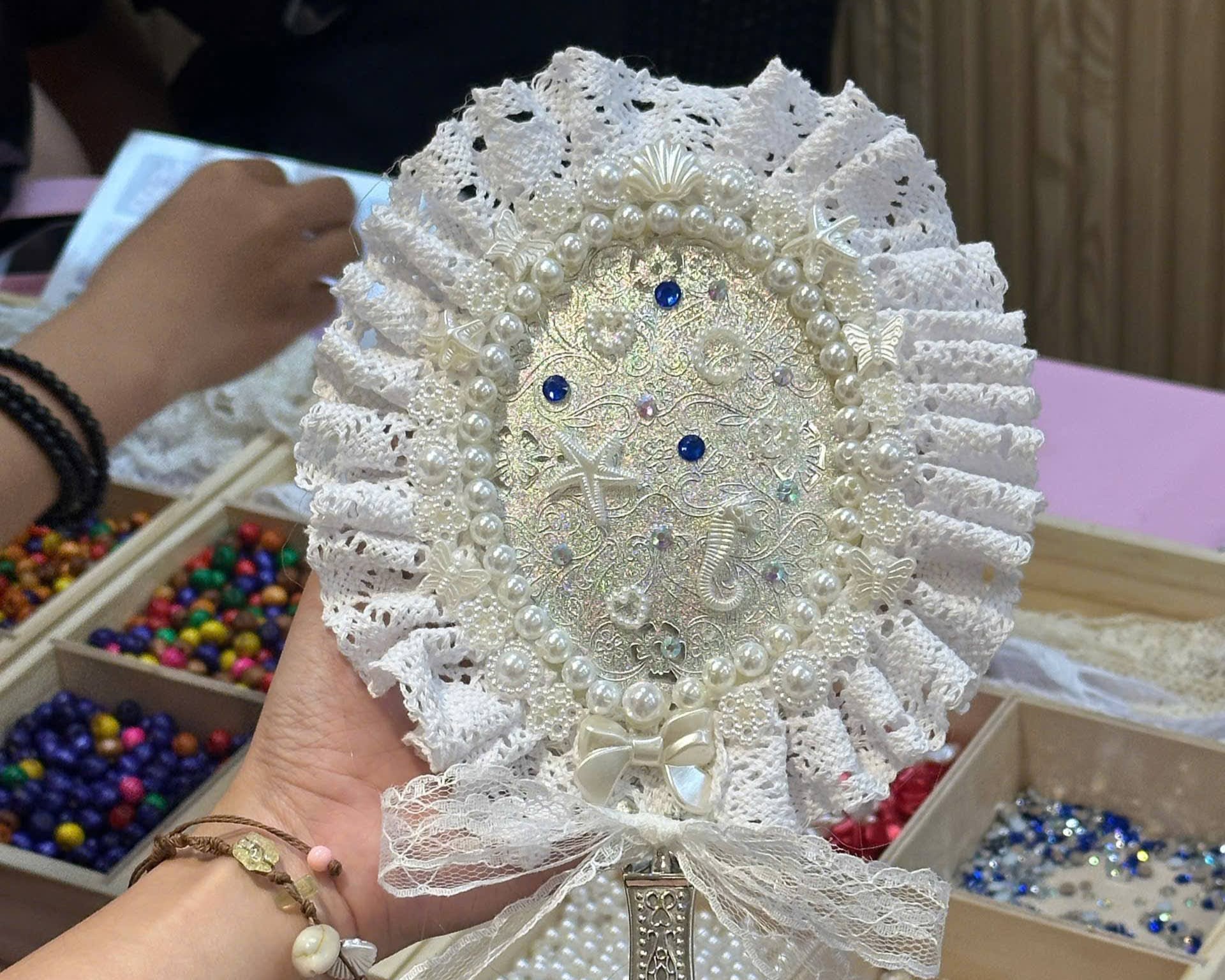 Workshop Doanh Nghiệp - Trang Trí Gương/Lược (Mirror & Comb Decoration)