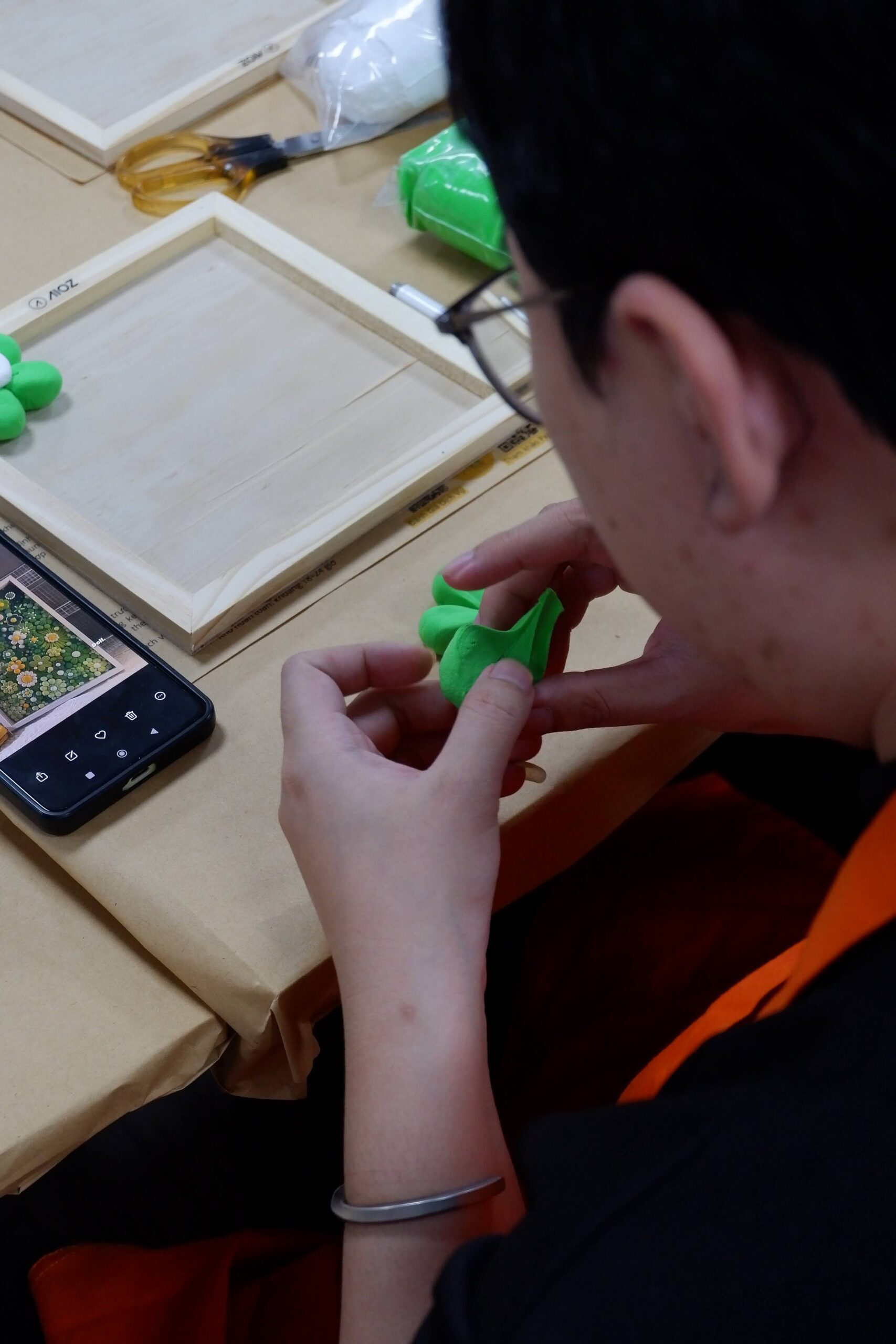 Workshop Doanh Nghiệp - Khung Tranh Đất Sét (Clay Art)